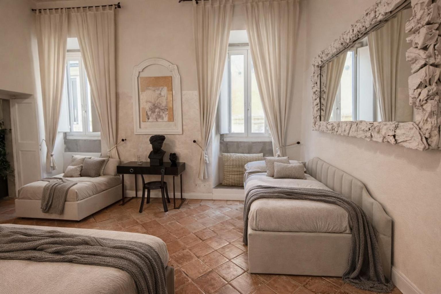 Luxury Apartment In Via Dei Cartari Spacious, Elegant, Central Rome — Photos 1